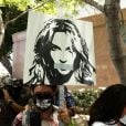 Após 13 anos, fãs do movimento Free Britney comemoram fim de tutela