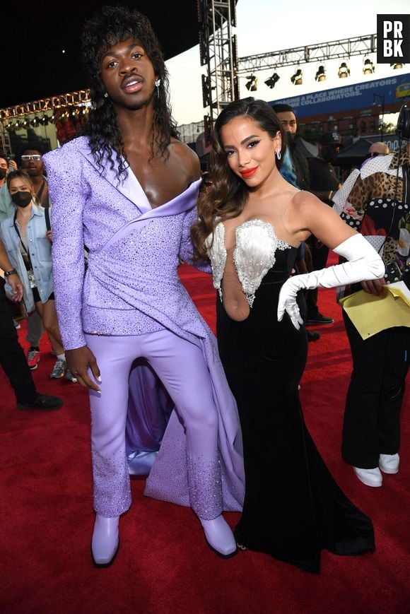 Anitta e Lil Nas X no tapete vermelho do VMA 2021