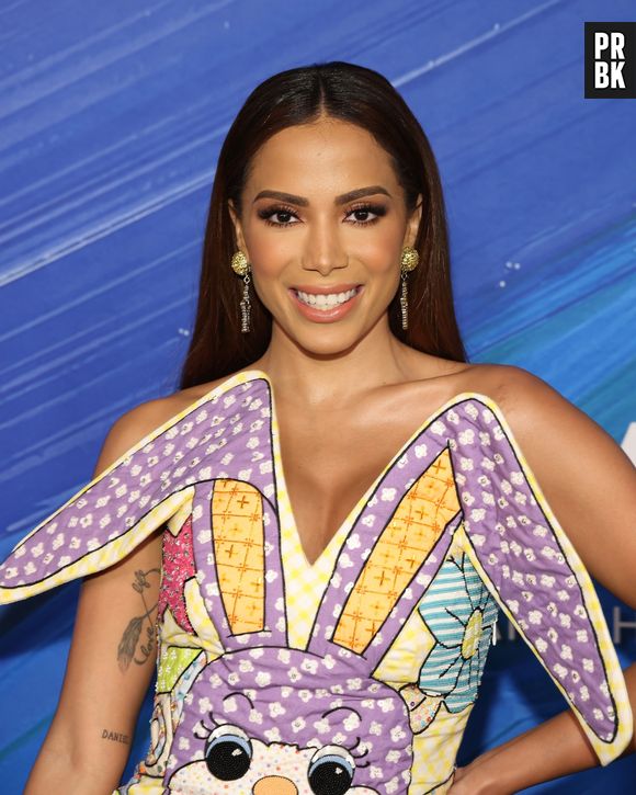 Anitta vestiu vestido da grife Moschino no amfAR 2021