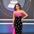 Anitta optou por um look rosa e preto no Grammy Latino 2021