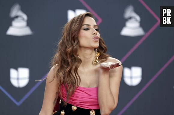 

Vote no melhor look da Anitta nos eventos internacionais de 2021!

