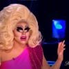 Em "Queen Of The Universe", Grag Queen teve que se apresentar na frente de grandes ídolas como Michele Visage e Trixie Mattel. As duas aclamaram sua primeira apresentação no programa, e a última até soltou: "Vagabunda!", no bom sentido