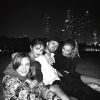 Selena Gomez faz a vintage e coloca foto em preto e branco no Instagram