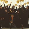 Selena Gomez, Cody Simpson, Kendall Jenner e outros amigos usam burca em clique do Instagram