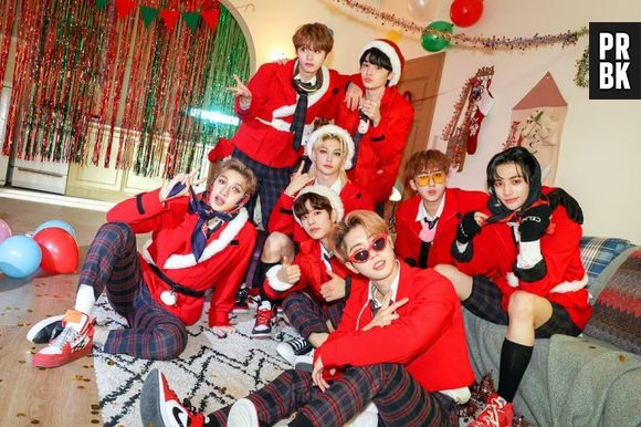 O Stray Kids lançou o mini-álbum natalino "Christmas EveL" em novembro