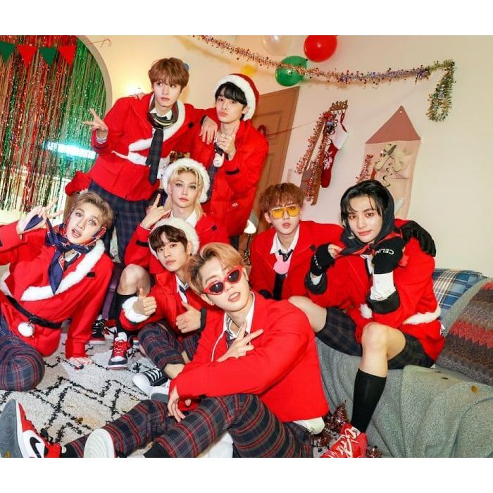 O Stray Kids lançou o   mini-álbum natalino &quot;Christmas EveL&quot; em novembro  