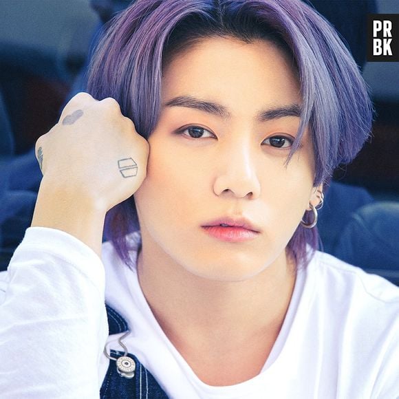 BTS Jungkook exibiu cabelo na cor roxo em 2021