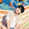 BTS Suga exibe cabelo superpreto em ensaio na praia