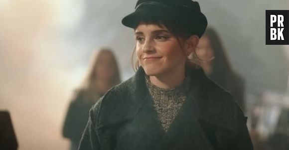 Emma Watson em "De volta a Hogwarts", visitando o Expresso de Hogwarts