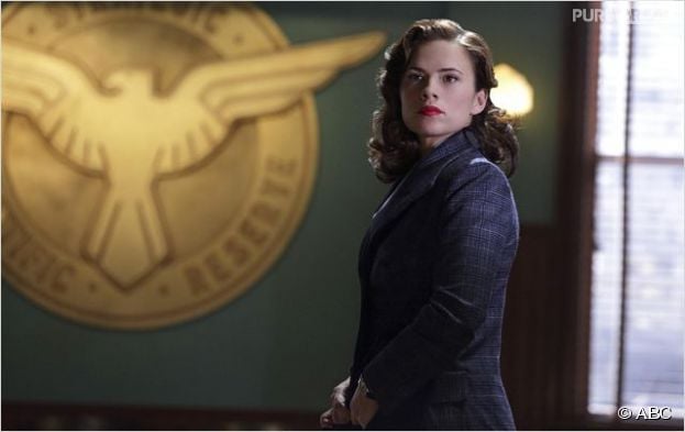 Hayley Atwell como Agente Carter
&nbsp;