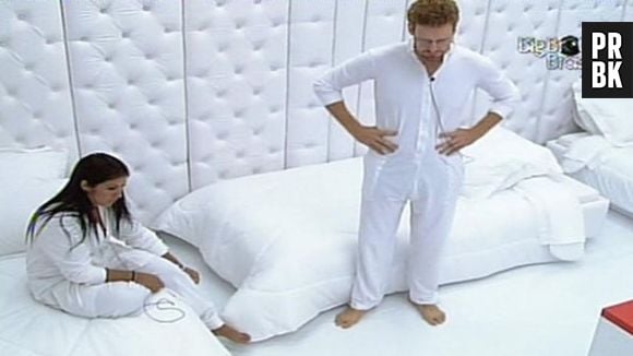 O Quarto Branco no "BBB22" poderia seguir o modelo do primeiro quarto do "BBB9", no qual quem apertasse o botão vermelho estaria imediatamente eliminado do programa