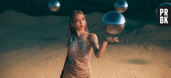 Taeyeon vai de deusa grega ao espaço em novo clipe