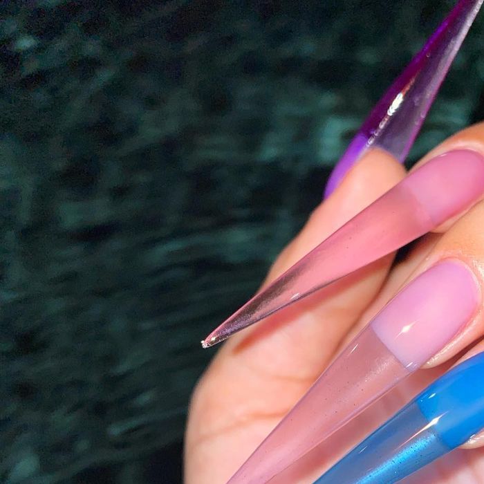Jelly nails: tendência é usada em unhas maiores, mas isso não é regra
