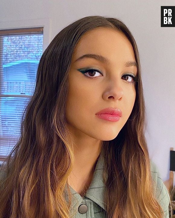 Para pesar a make, Olivia Rodrigo aposta nos olhos