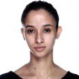Maquiagem Anitta em "Boys Don't Cry": Inicie com um hidratante para preparar e trazer luminosidade à pele