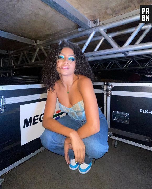 Azul é tendência em make e deve aparecer no Lollapalooza