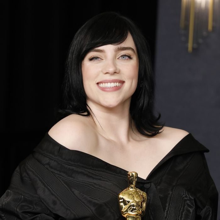 Billie Eilish adotou uma franja romântica para o Oscar 2022