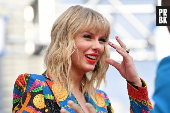 Taylor Swift é adepta da franja há anos