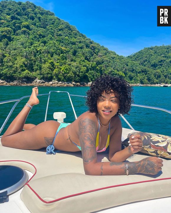 Ludmilla já mostrou seu cabelo natural - com sua franjinha