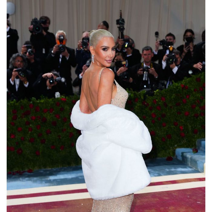 Kim Kardashian  perdeu 7kg em 3 semanas para ir ao Met Gala: &quot; Eu não morri de fome, mas era tão rigoroso&quot;  