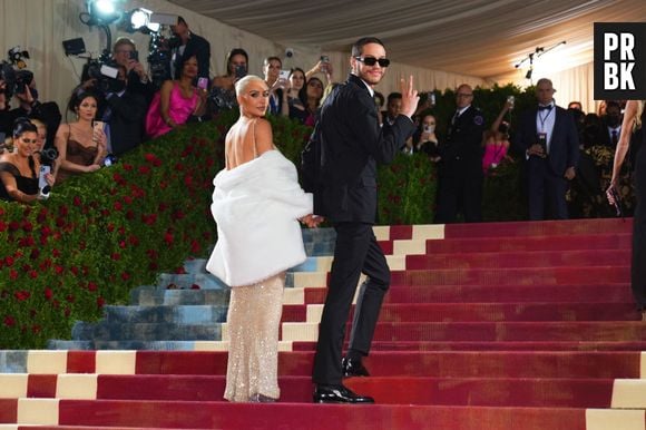 Kim Kardashian foi ao Met Gala acompanhada do Pete Davidson