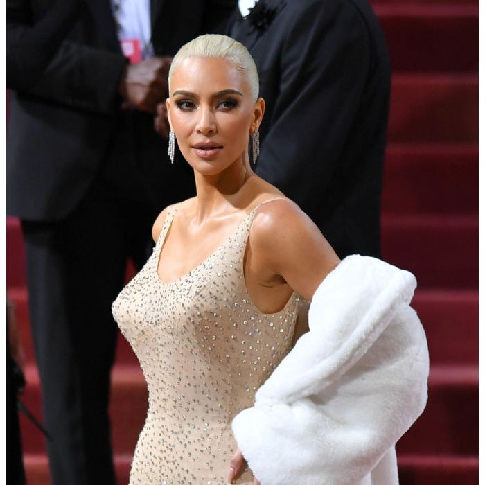 Kim Kardashian emagreceu para caber em vestido já usado por  Marilyn Monroe para ir ao Met Gala de 2022. 