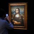 O quadro Mona Lisa, intitulado A Gioconda originalmente, é uma criação de Leonardo Da Vinci
