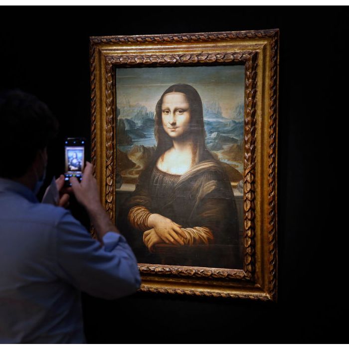 O quadro Mona Lisa, intitulado A Gioconda originalmente, é uma criação de Leonardo Da Vinci
