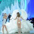 A cantora Taylor Swift cantou seus hits no Victoria's Secret Fashion Show 2013