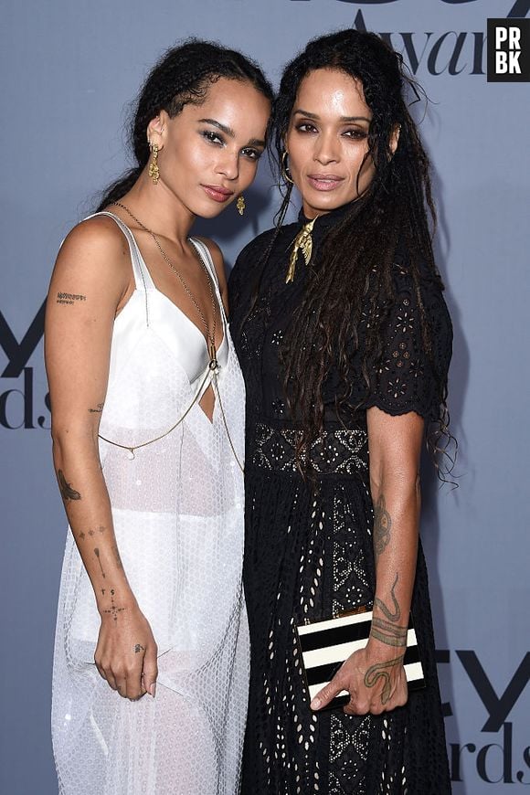 Zoë Kravitz posa com a mãe, Lisa Bonet, chocam por semelhança