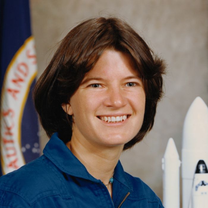  Sally Ride &quot;se assumiu&quot; como lésbica depois de sua morte. Ela foi a 1ª mulher a viajar ao espaço 