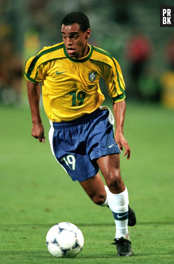 Copa do Mundo 2002: veja o antes e depois de Denilson, após 20 anos da vitória da Seleção Brasileira