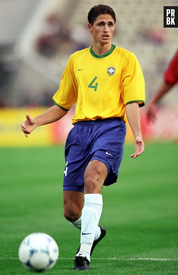 Copa do Mundo 2002: Edmilson, volante da Seleção Brasileira, está bem diferente. Veja!