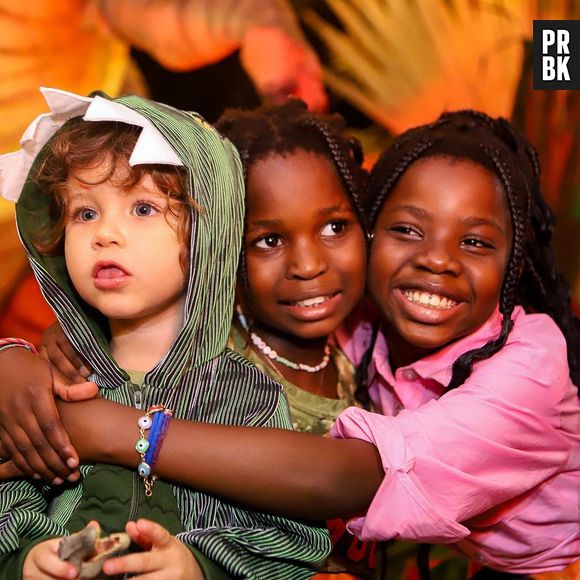 Giovanna Ewbank e Bruno Gagliasso têm dois filhos, sendo Titi e Bless crianças negras africanas