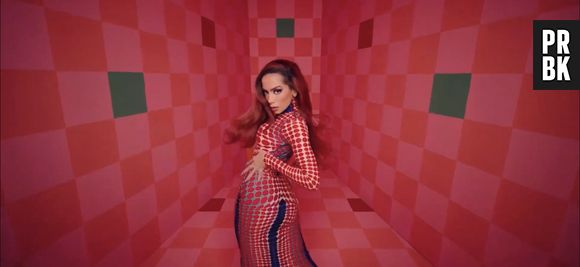 Anitta em "Lobby": vestido vermelho se chama Mad Max e pertence à marca Jean Paul Gaultier 