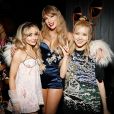 Taylor Swift posou ao lado de Rosé, do BLACKPINK, no pós-festa do VMA