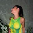 Giulia Buscacio investe em peça tendência com as cores do Brasil