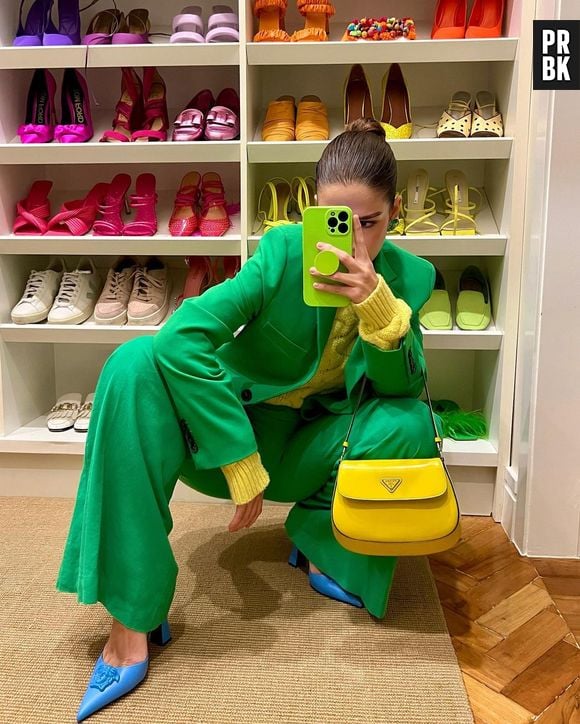 Alexandra Burnier faz combinação com cores verde e amarelo