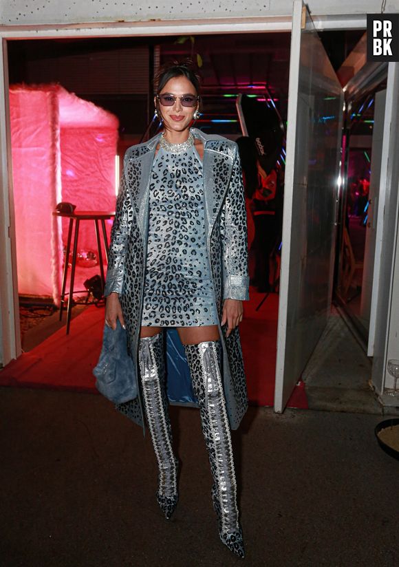 Bruna Marquezine foi com animal print em aniversário de Giovanna Ewbank