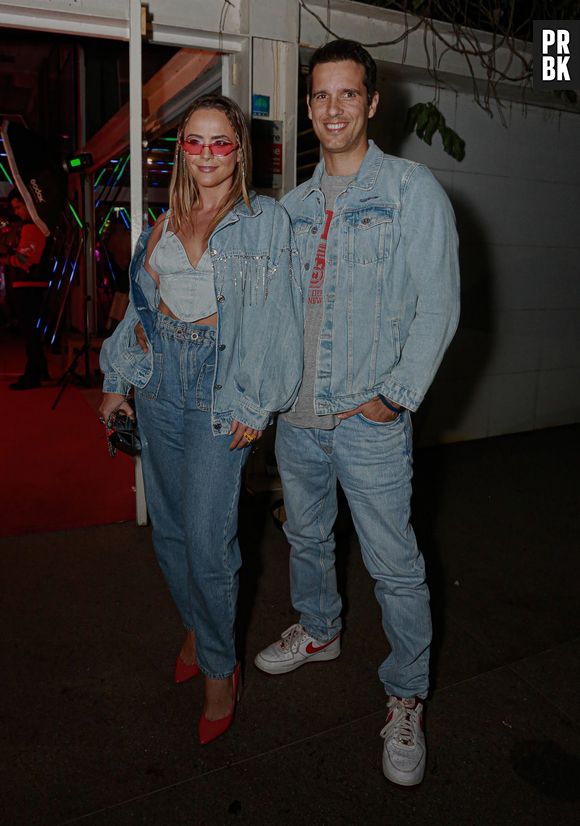 Juliana Silveira também foi de jeans para evento de Giovanna Ewbank