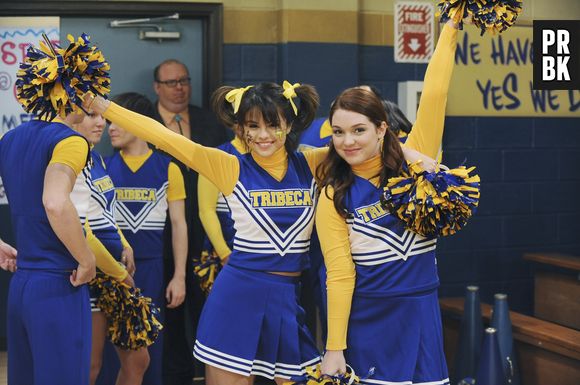 Selena Gomez e Jennifer Stone recriaram dança de "Os Feiticeiros de Waverly Place"