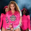 Beyoncé confirmou turnê durante o Wearable Art Gala e leiloou ingressos especiais 