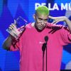 Bad Bunny aposta em unhas ousadas há alguns anos