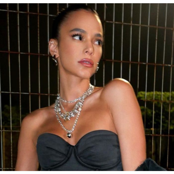  
 
 
 
 
 
  Em 2014, Bruna Marquezine venceu a tradicional eleição da   Mulher Mais Sexy do Mundo  , promovida todo ano pela revista &quot;Vip&quot;.   
 
 
 
 
 
 