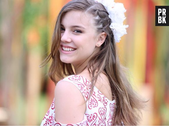 Dani (Alice Wegmann) fica radiante no dia do seu casamento em "Boogie Oogie"