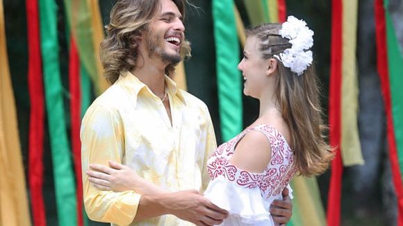 Novela "Boogie Oogie": Dani (Alice Wegmann) e Rodrigo (Brenno Leone) finalmente se casam!