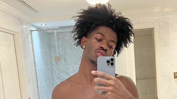 Lil Nas X pelado: cantor enlouquece web com fotos nu no banho. Veja reações!