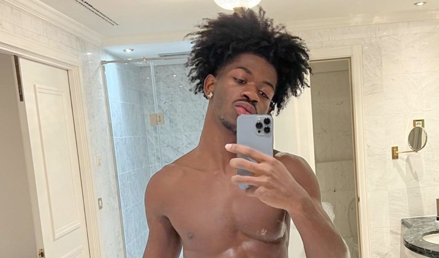 Lil Nas X pelado: cantor enlouquece web com fotos nu no banho. Veja  reações! - Purebreak