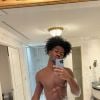 Lil Nas X posta selfie nu e tampa parte íntima com sabão