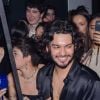 Bruna Marquezine e Xolo Maridueña chegaram juntos ao evento da Coolab Digital, em São Paulo